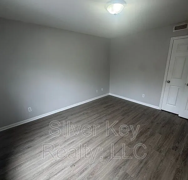 220 Willow Creek Dr #8 — Photo 8