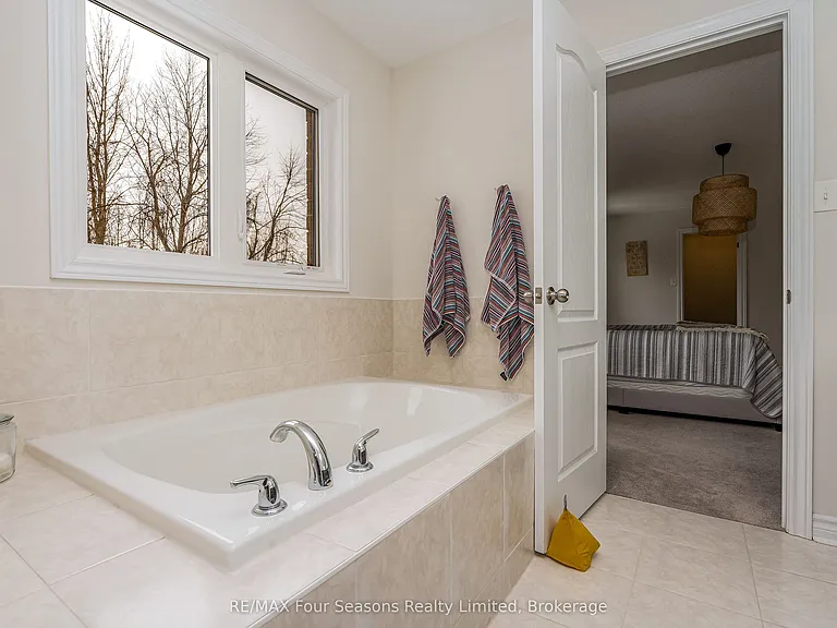 40 Kirby Ave — Photo 24