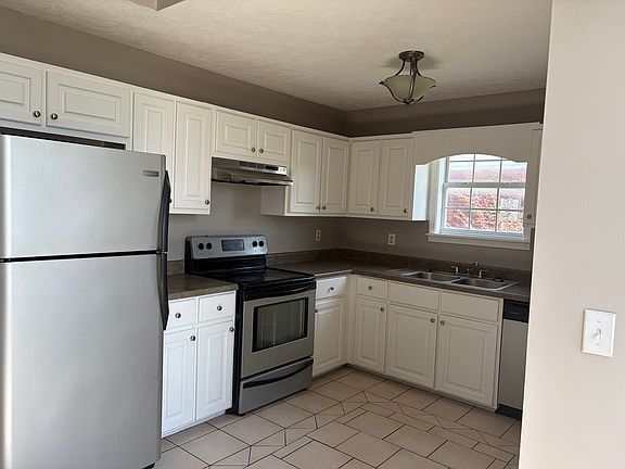 Kitchen, refrigerator included.