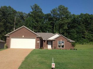 153 Little Brook Ln, Jackson, TN 38305