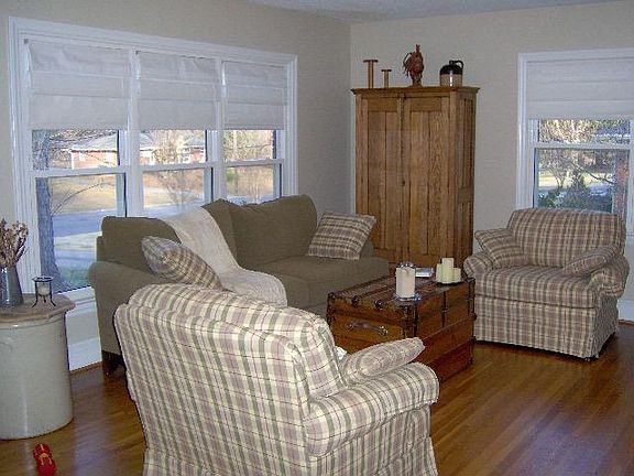 3rd image of 835 Hillcrest Ave