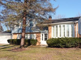1350 E Michele Dr, Palatine, IL 60074