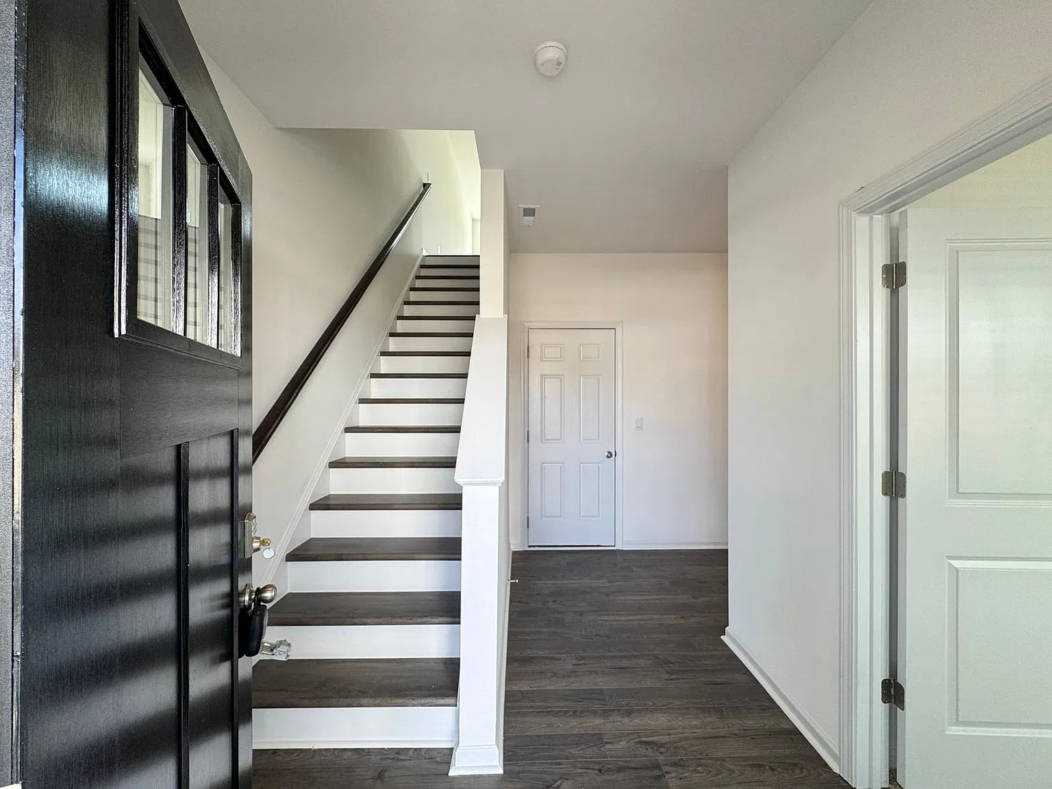 4 bed, 3.5 bath, 2283 sqft, $2,145 — Photo 2