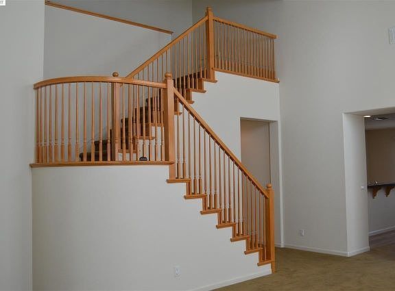 5th image of 519 Livingston Ct