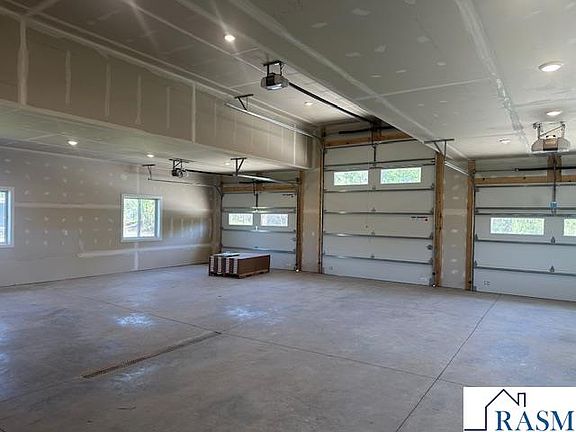 5th image of 541 Smith St