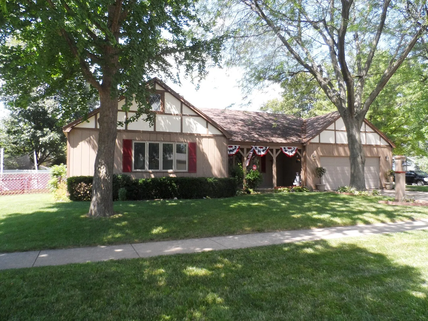 1302 Devonshire Dr photo 1