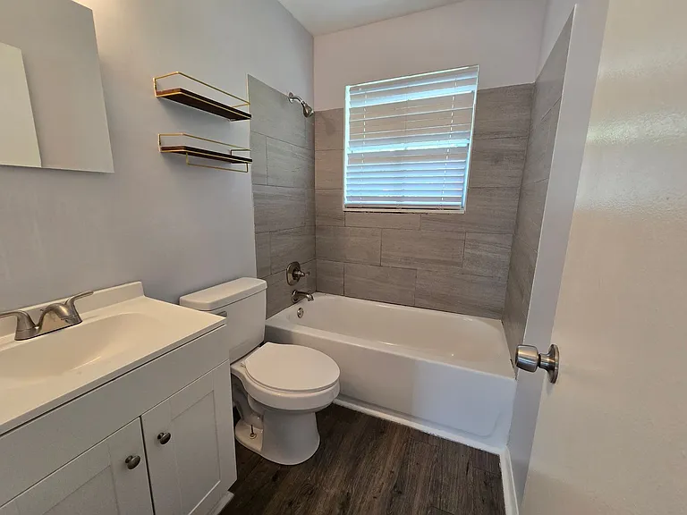 424B Bryan St — Photo 11