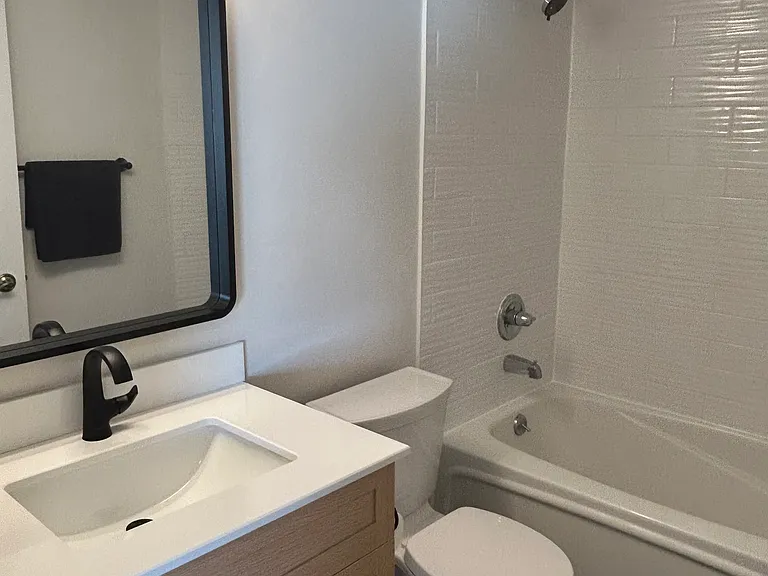 887 Bay St #604 — Photo 5