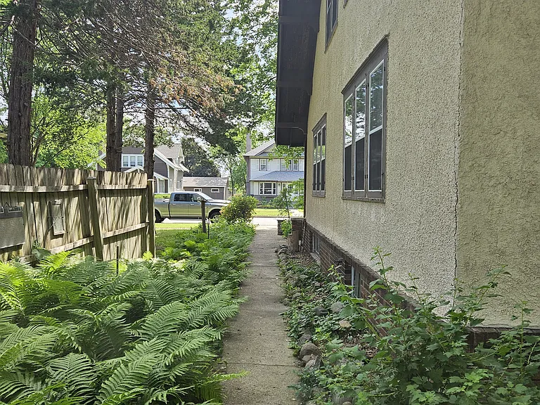 416 Hassan St SE — Photo 5