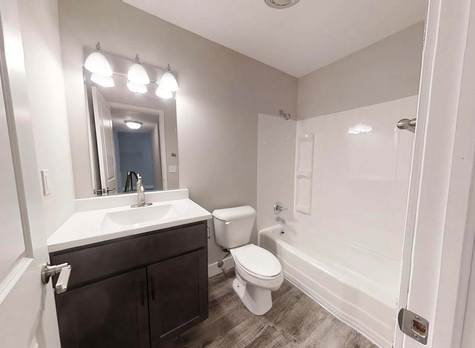 301 E White - 2 — Photo 4