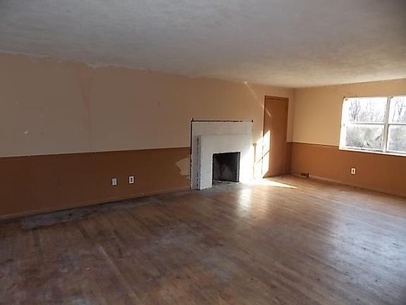 3rd image of 5757 Wayside Ave