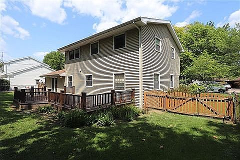 3rd image of 1810 Meadowlake Dr