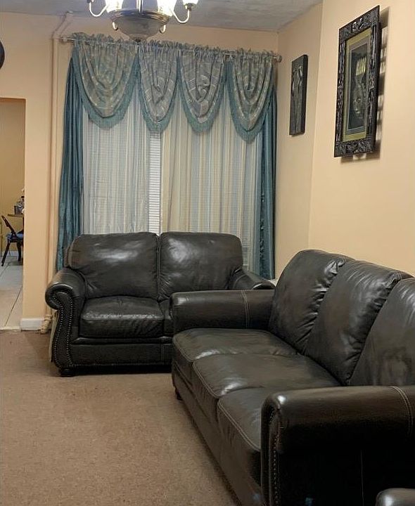 2nd image of 289 1/2 Clifton Ave #1