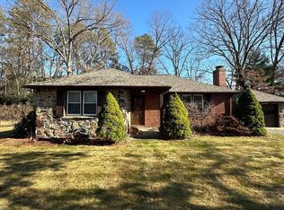 61 Clearbrook Dr, Springfield, MA 01118