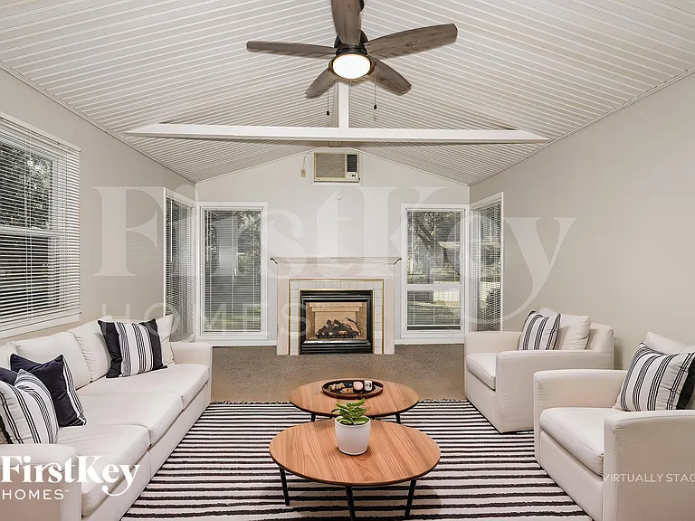 505 Vista Dr — Photo 4