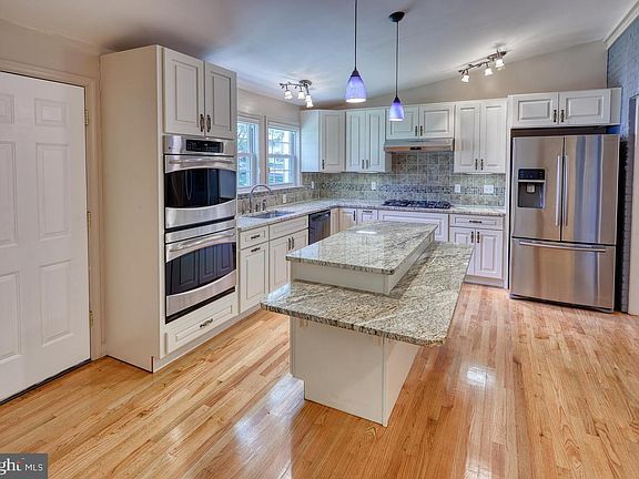 4th image of 6912 Oakridge Ave