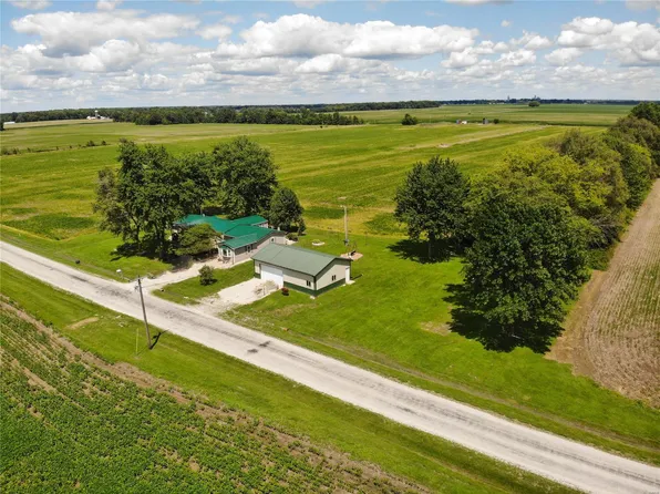 7308 Murray Rd, Patoka, IL 62875