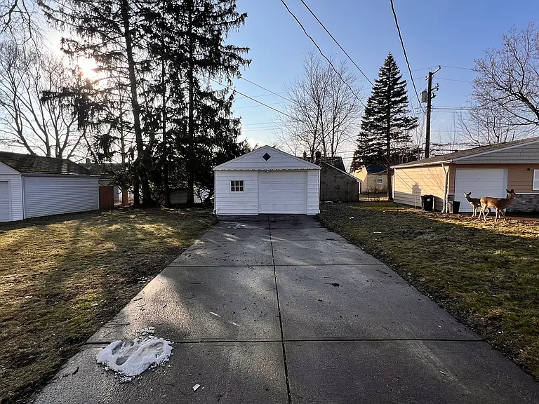 5128 Catherine St — Photo 3