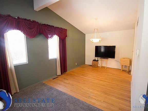 5th image of 810 E Sanborn Dr
