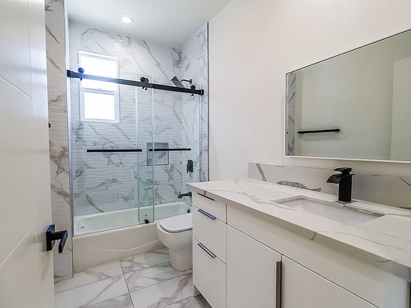 2nd image of 2806 S Palm Grove Ave #2