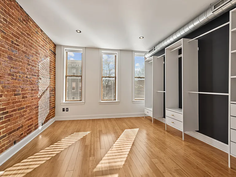 412 E Lanvale St — Photo 13