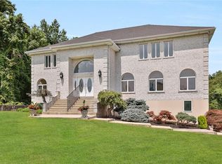 245 Bear Ridge Rd, Pleasantville, NY 10570