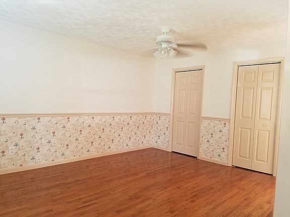 3rd image of 1860 Pembrook Dr