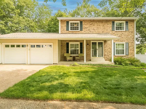 9 Calder Ct, Ballwin, MO 63021