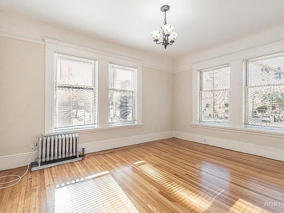 4th image of 2400 Van Ness Ave APT 1