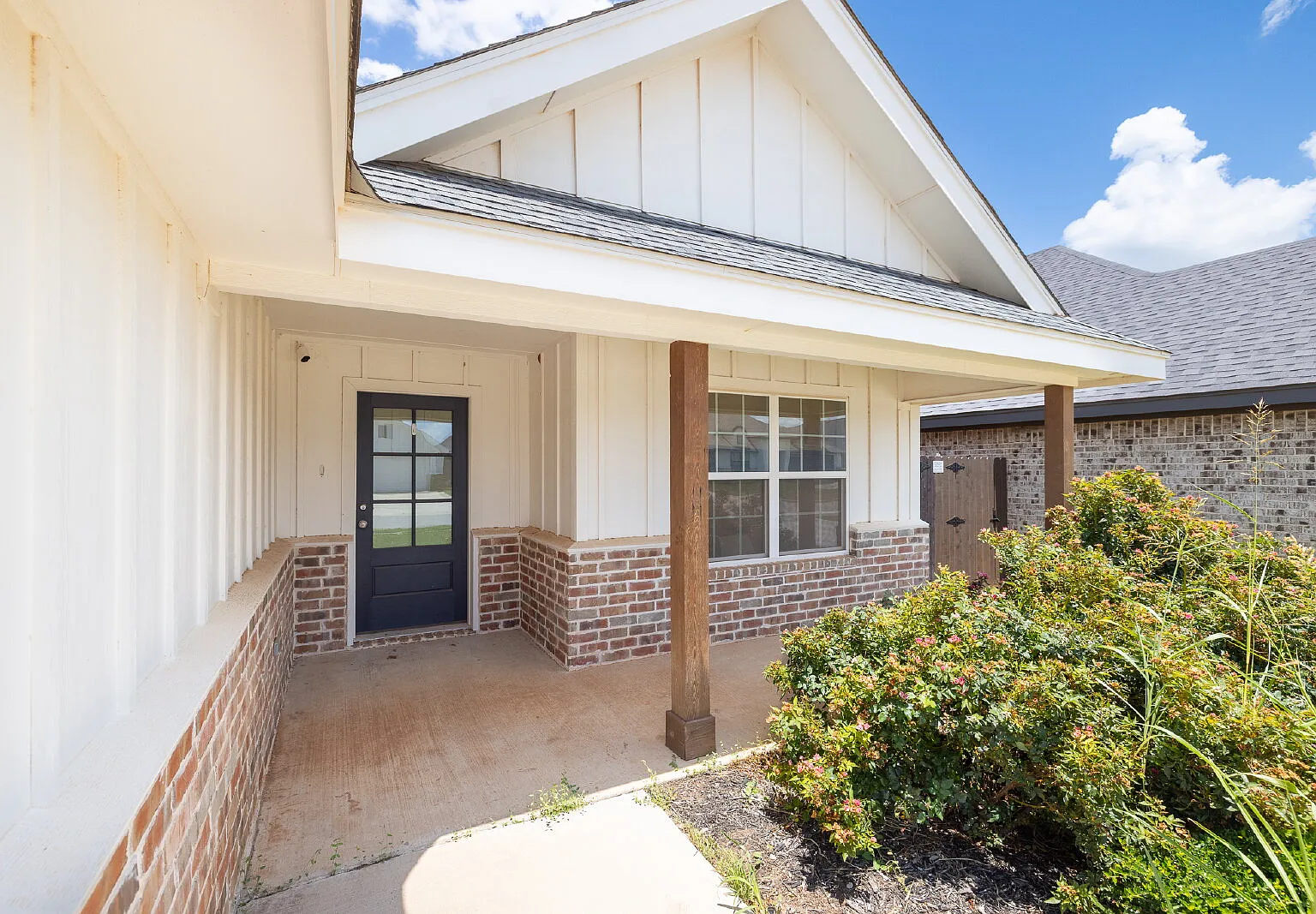 3 bed, 2.0 bath, 1871 sqft, $3,000 — Photo 3