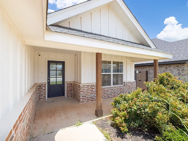 4618 Ebbets Dr — Photo 3