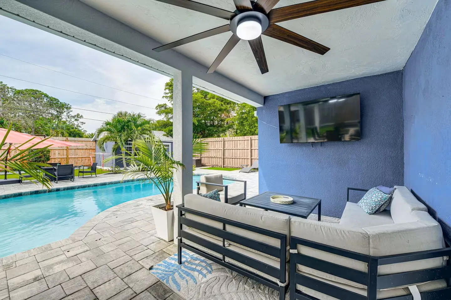 4 bed, 2.5 bath, 1950 sqft, $5,500 — Photo 2