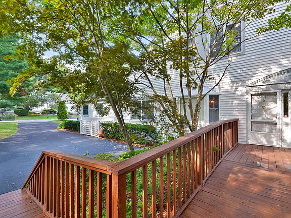 2nd image of 6 Brook Hills Cir