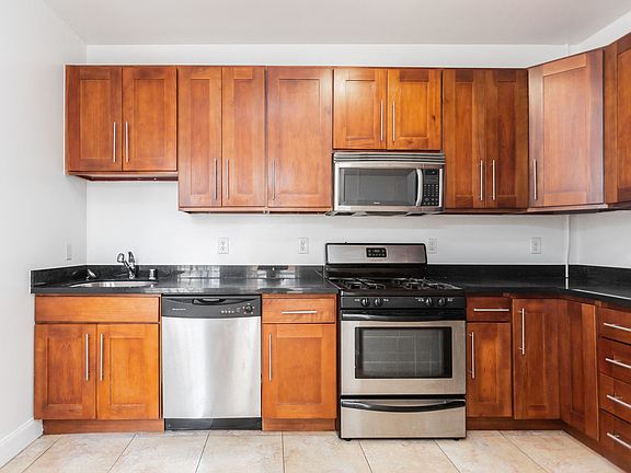 3rd image of 1303 Leavenworth St #24