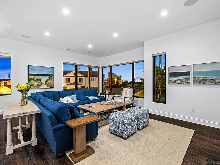 1070 Coronado Ave — Photo 5