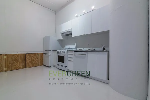 Rented by Evergreen Apartments BK | media 30
