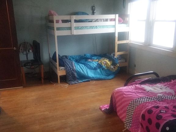 4th image of 1015 N Lynn St