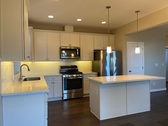 2nd image of 11165 NE Hawkeye Pl