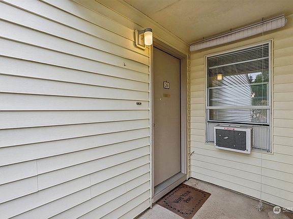 4th image of 514 SE 157th Avenue #26