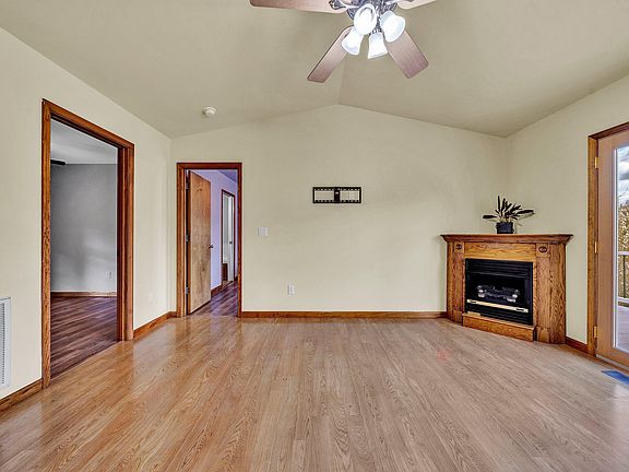 5th image of 590 Mapleridge Dr