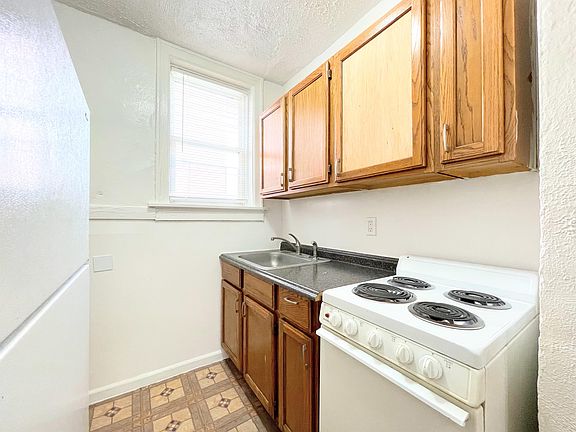 4th image of 3619 Hereford St #St1s