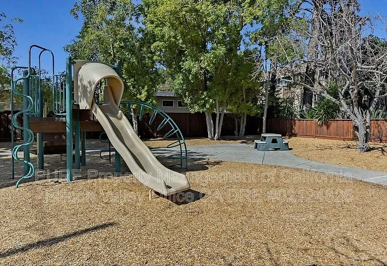 2450 W Bayshore Rd #3 — Photo 16
