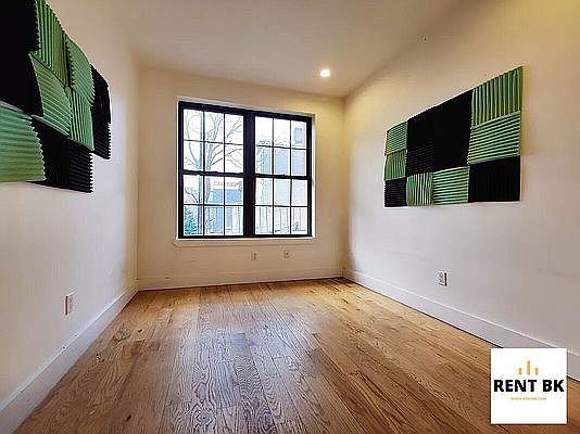 5th image of 18 Melrose St #578