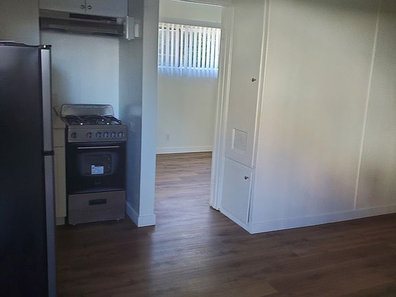 3rd image of 1930 Cheremoya Ave APT D