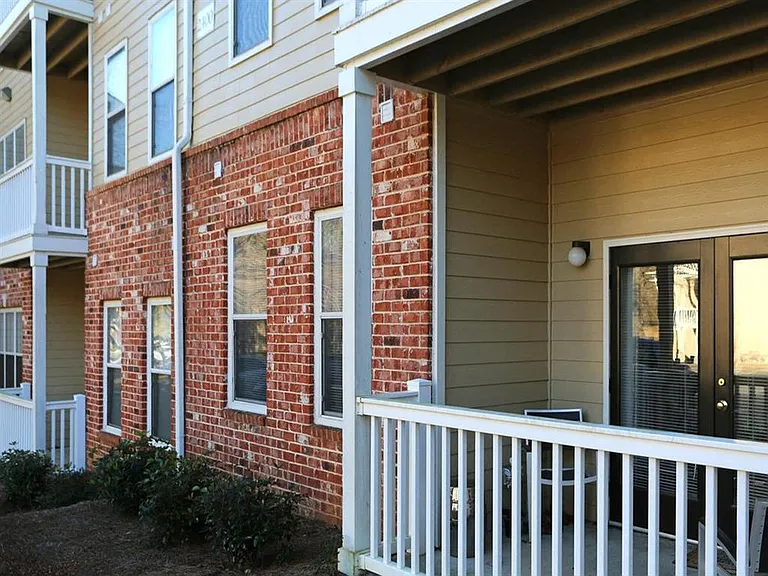 Manchester Place Apartments — Photo 23