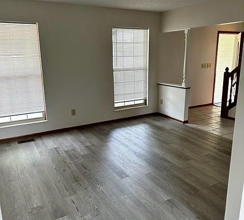 5th image of 915 Brockwell Dr