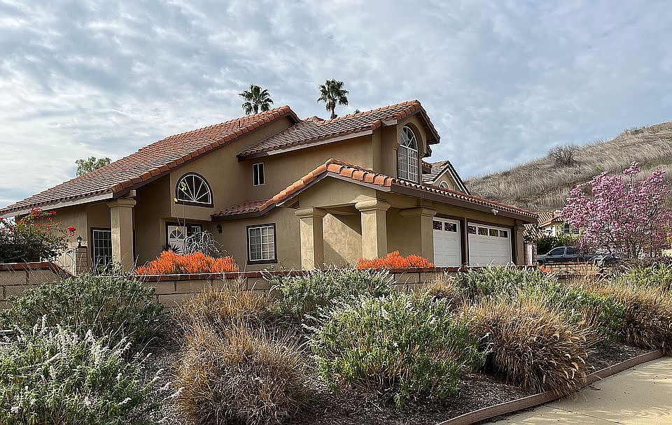 2nd image of 819 Sunriver Dr
