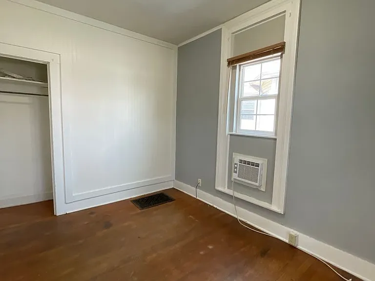 909 Merchant St — Photo 7