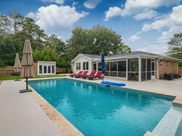 902 Mikell Dr, Charleston, SC 29412