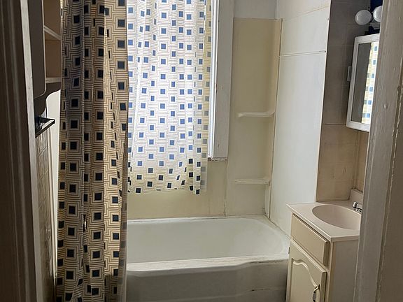 4th image of 225 Cleveland Ave APT 1